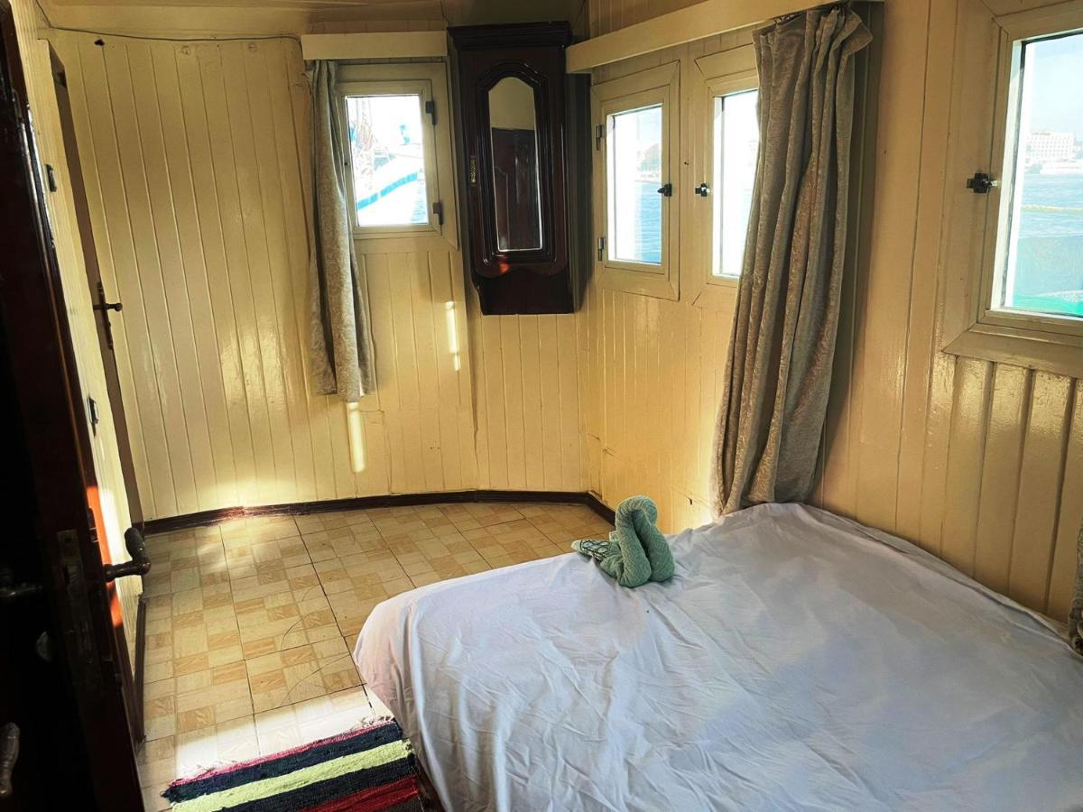 Floating Hotel- Happy Nile Boat Luxor Exterior photo